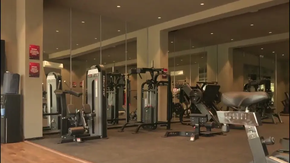 The Gym Below Three Floors of Flats: The mirrored bay